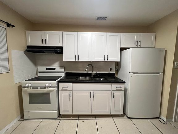3rd image of 1013 Mayflower Rd
