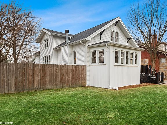 3rd image of 222 Astor Ct