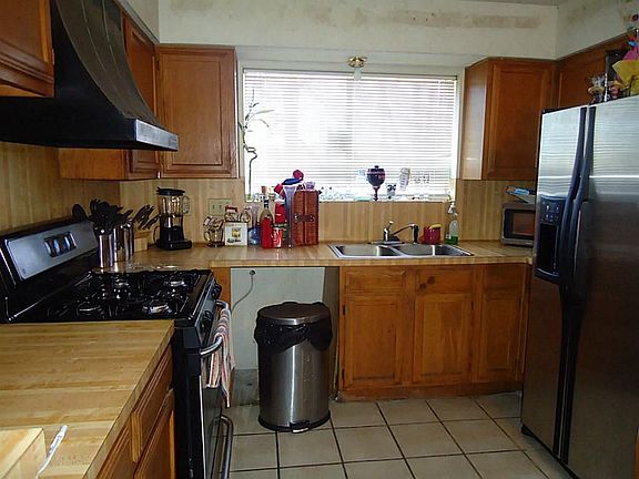 3rd image of 13327 Paigetree Ln