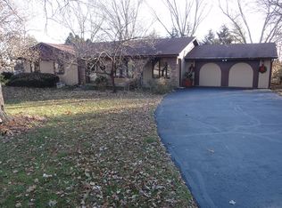 38W183 Joan Dr, St Charles, IL 60175