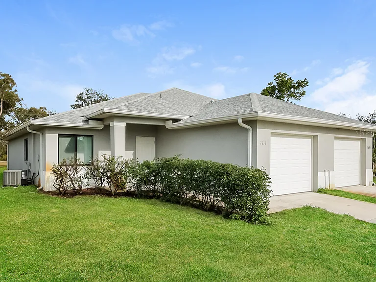 7636 Carrier Rd — Photo 2