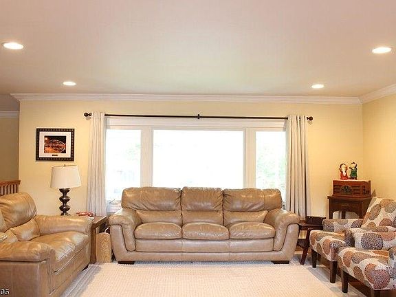 4th image of 17 Tanglewood Dr