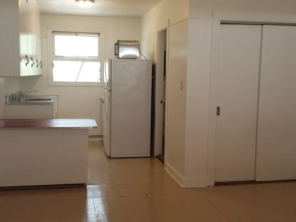 2449 Kuhio Ave