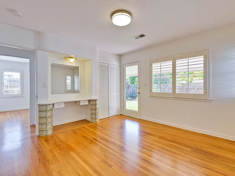 2990 Cowper St — Photo 34
