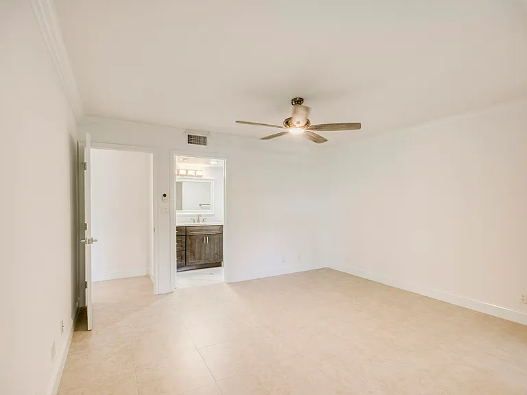 6865 Huntington Ln #105 — Photo 8