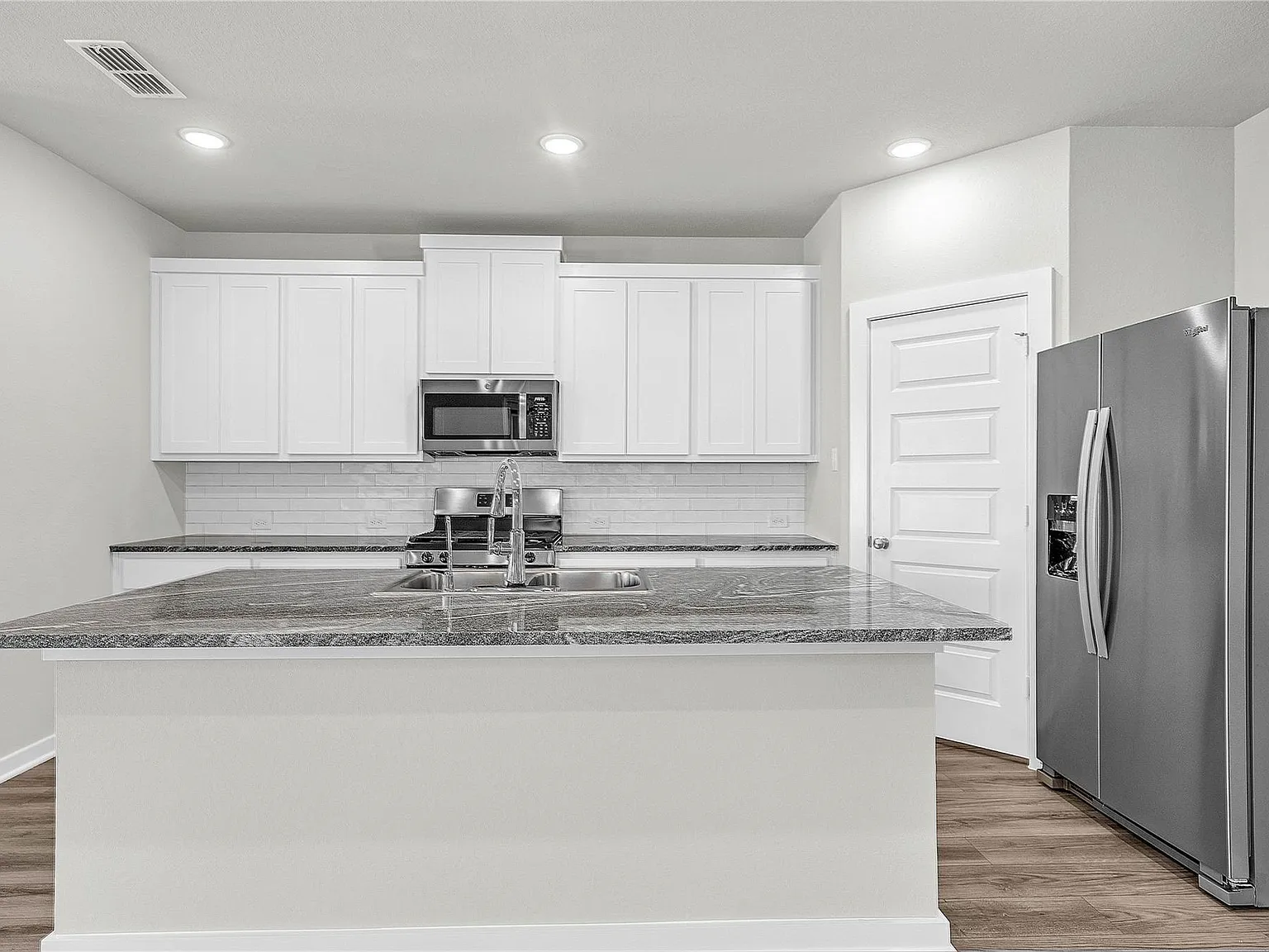 4 bed, 2.5 bath, 2248 sqft, $2,550 — Photo 4