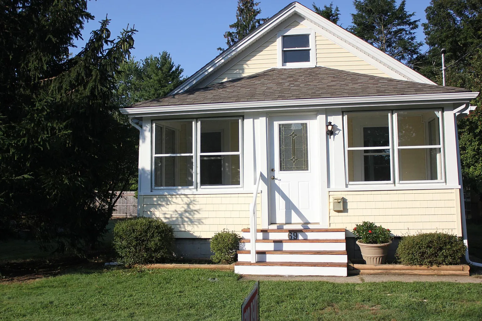 69 Manning St photo 1