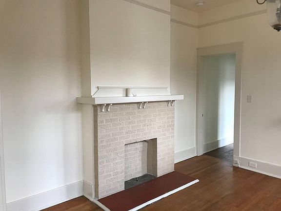 3rd image of 962 Taft Pl
