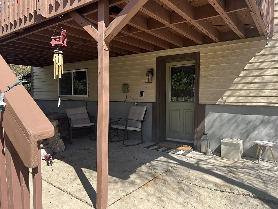 1 bed, 1100 sqft, $1,300 — Photo 2