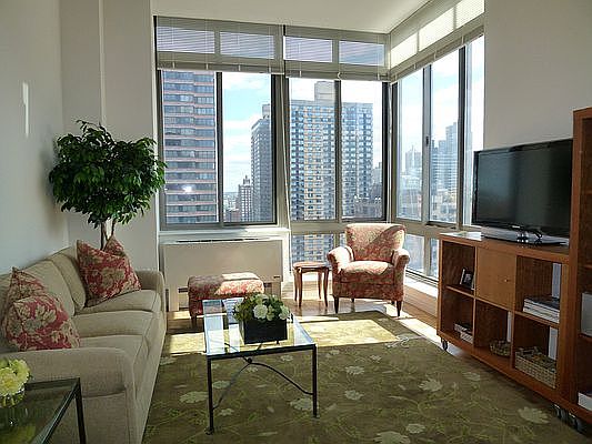 1st image of 1500 Lexington Ave APT 19A