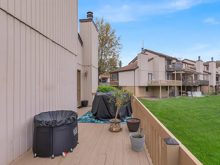 1060 Pebble Dr — Photo 7