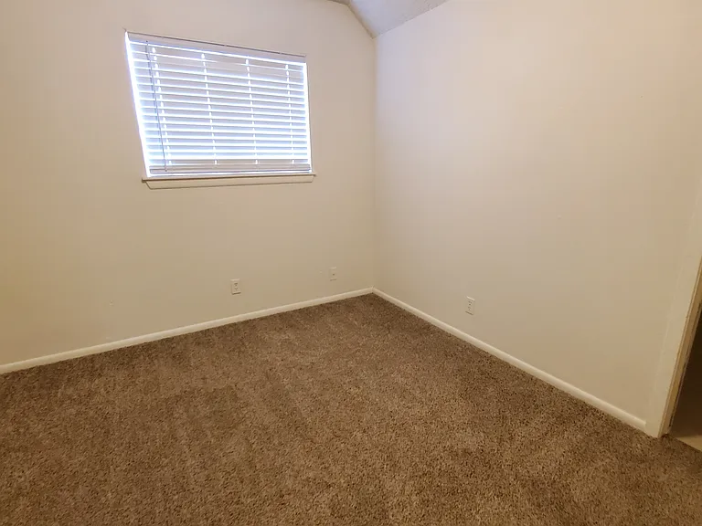 138 Meadow Dr — Photo 12