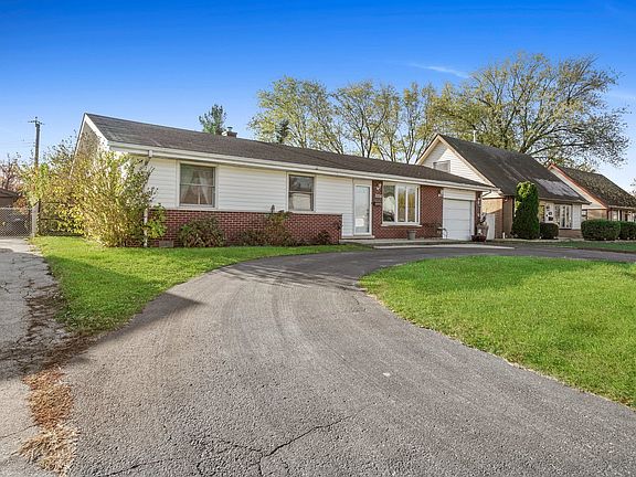 3rd image of 5443 Crestwood Dr