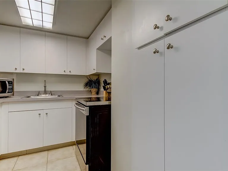 880 Mandalay Ave #604 — Photo 5