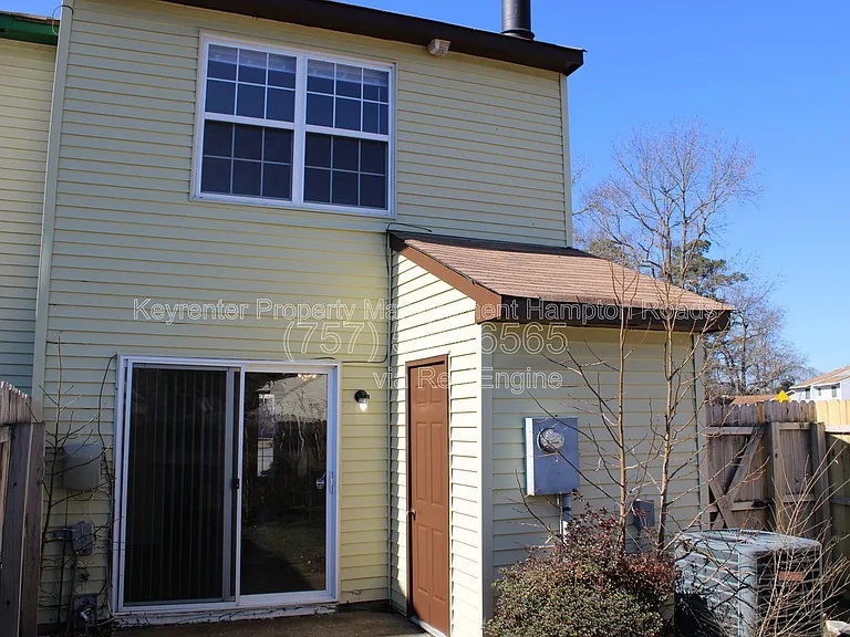 1 Peachtree Ct — Photo 36