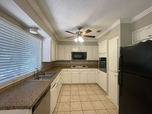 3rd image of 2600 Jewell Dr
