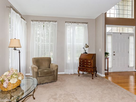 4th image of 25248 Balmoral Dr