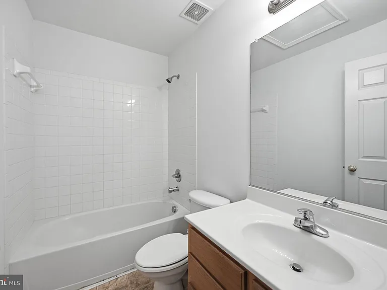 110 Chesterbrook Ct — Photo 18