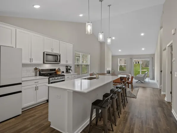 1066 Meadow Ln, Waconia, MN 55387