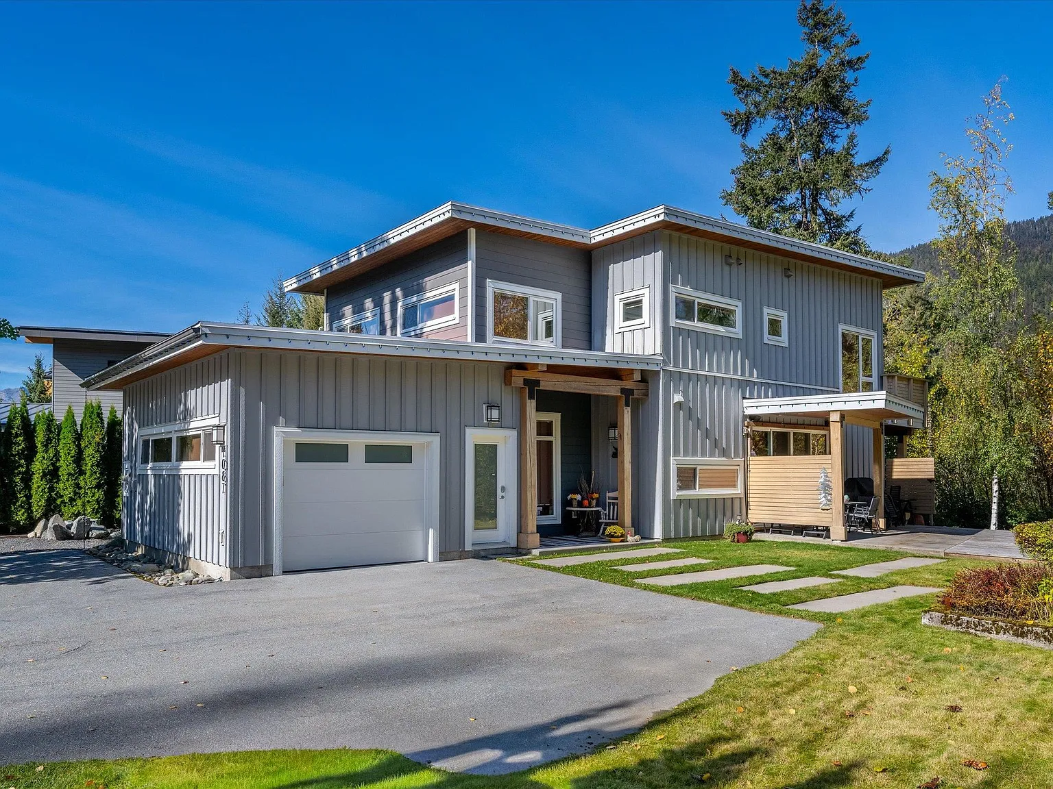 1087 Madeley Pl photo 1
