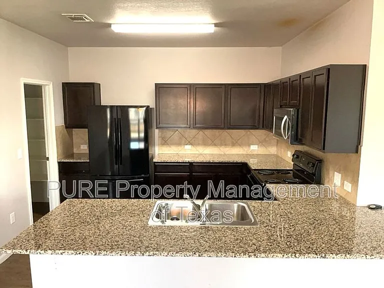 12040 Riparian Rd — Photo 6