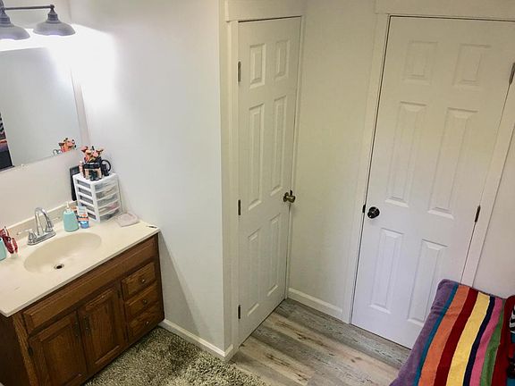 5th image of 412 Sanborn Ave
