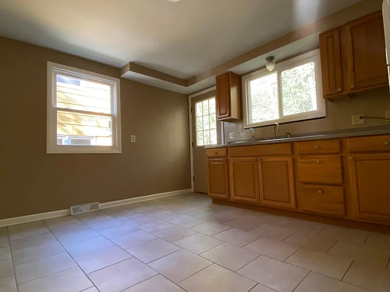 137 Houston Ave #1 — Photo 3