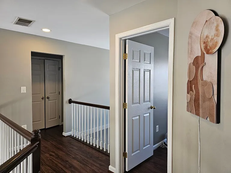 Iris Dr — Photo 25