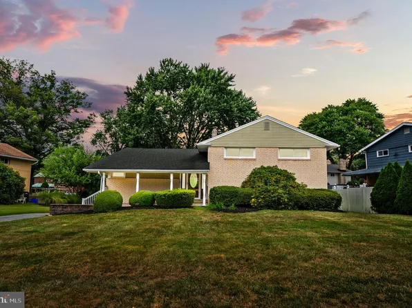 405 Burns Dr, Springfield, PA 19064