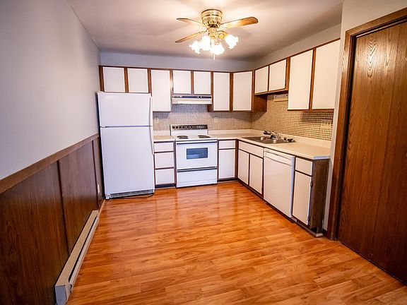 3rd image of 506 Commercial St APT H