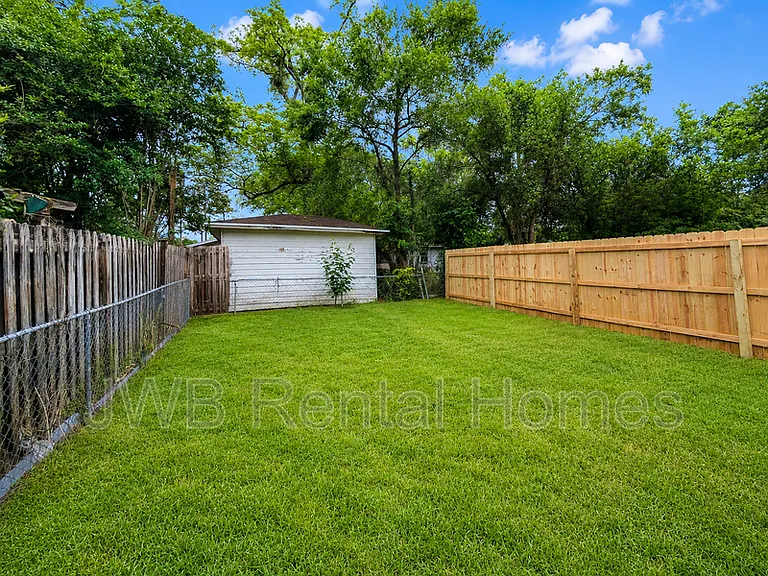 8301 Galveston Ave — Photo 15
