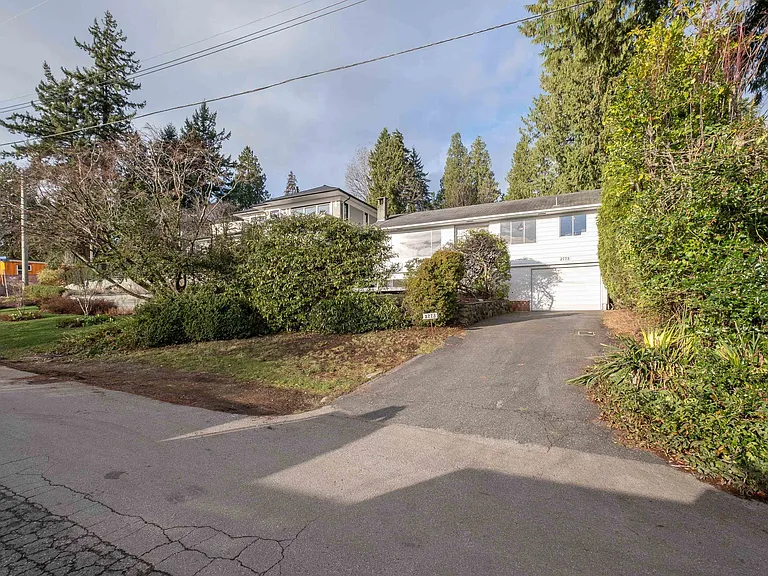 2773 Lawson Ave — Photo 3
