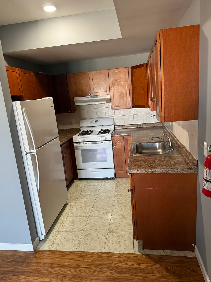 Building Photo - 231 Dayton Ave #6