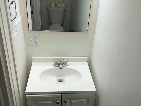 4th image of 613 N 9th St APT 1