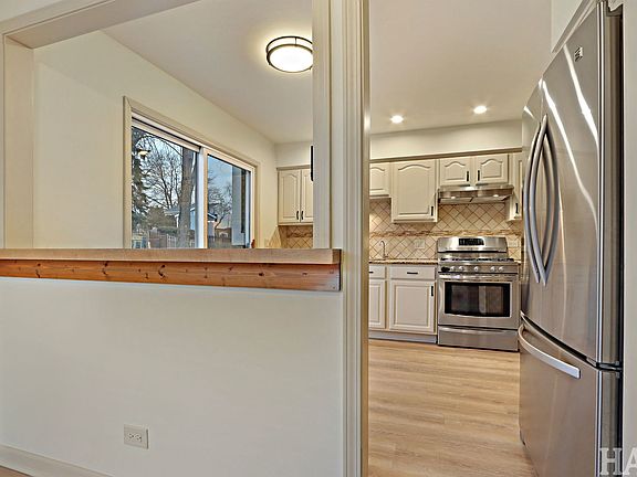 5th image of 695 Trailside Dr