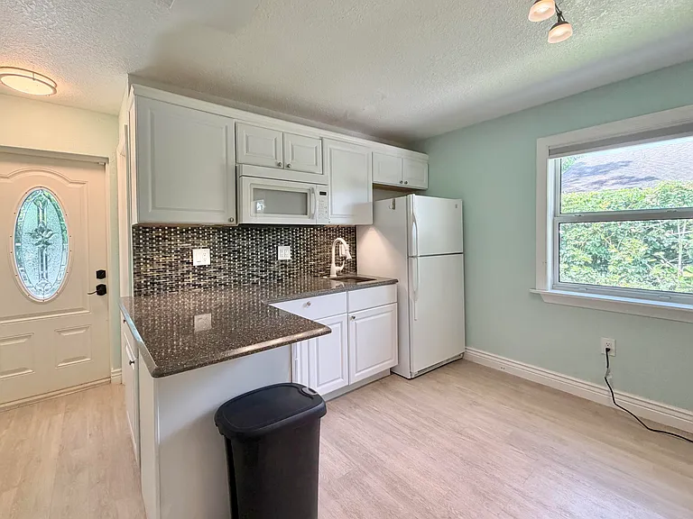 6100 Francis St #B — Photo 9