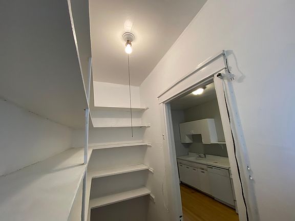4th image of 1903 W Argyle St APT 2