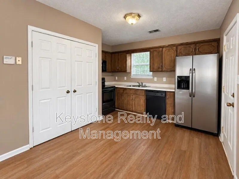2 bed, 1.5 bath, 840 sqft, $1,125 — Photo 2