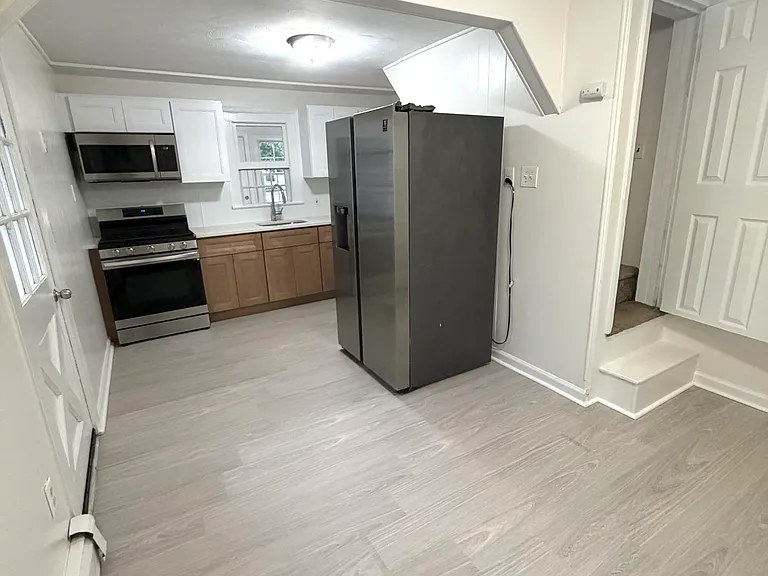 709 Ship Ave — Photo 8