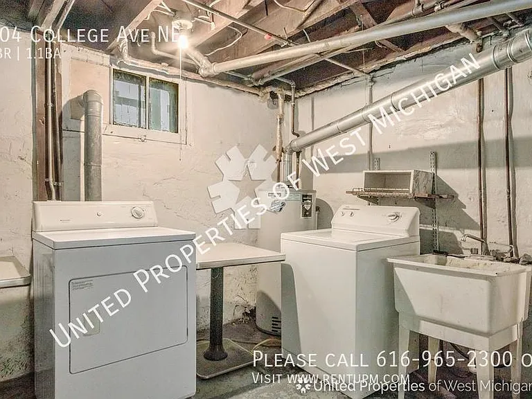 304 College Ave NE — Photo 19