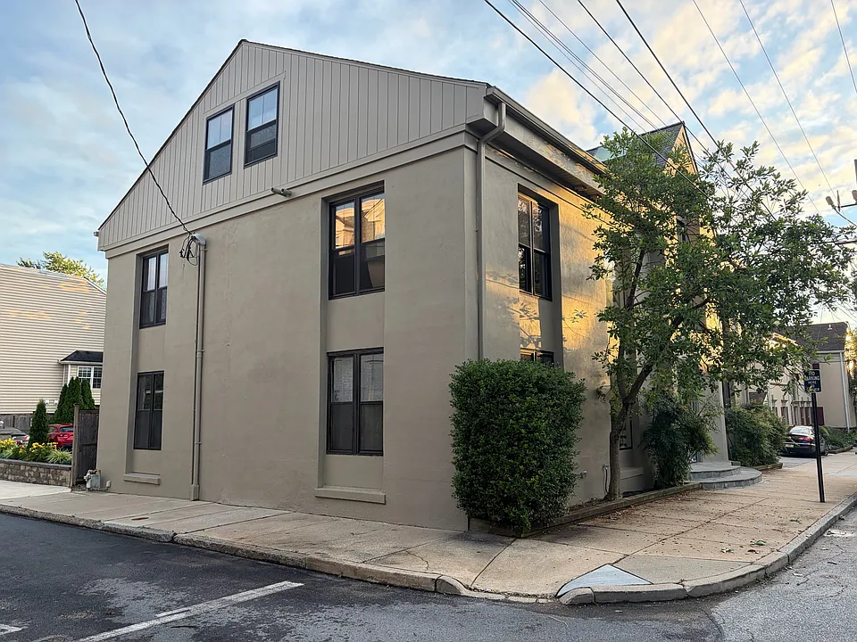 20 W 3rd St #3