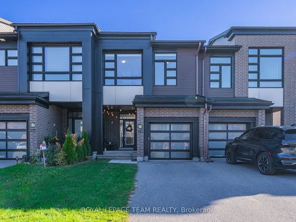 210 Big Dipper St, Ottawa, ON K4M 0K5