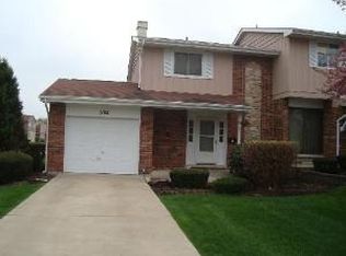 1192 Hertford Ct, Wheaton, IL 60189