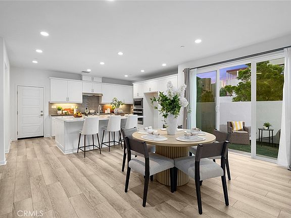 4th image of 118 Modjeska