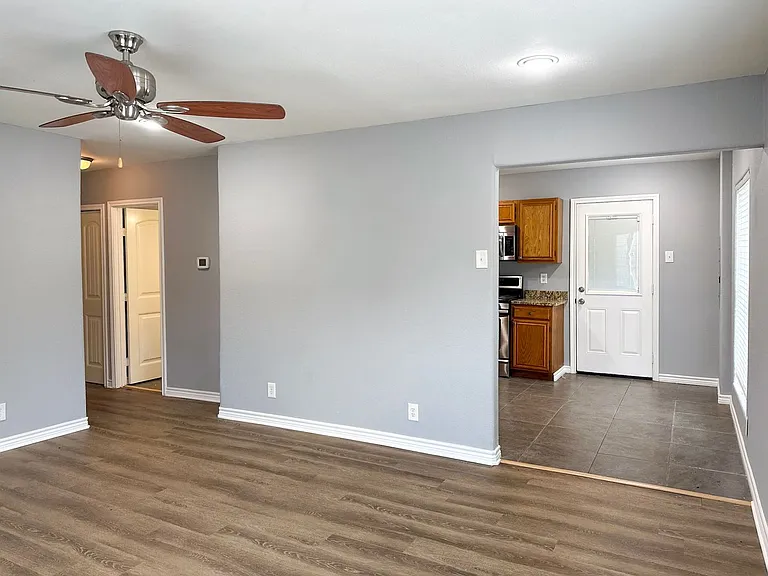 5214 Lane St — Photo 4