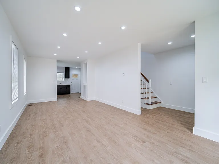 470 Delaware Ave #1L — Photo 5