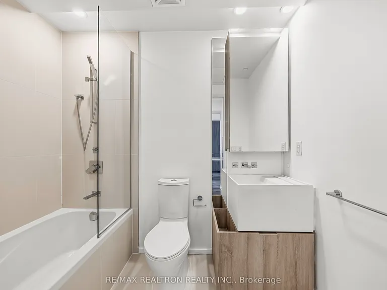 1 Bloor St E #3211 — Photo 20