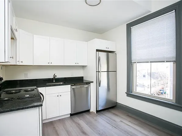 304 Broadway APT 2, Newport, RI 02840