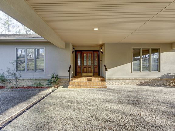 2nd image of 301 Leigh Cir