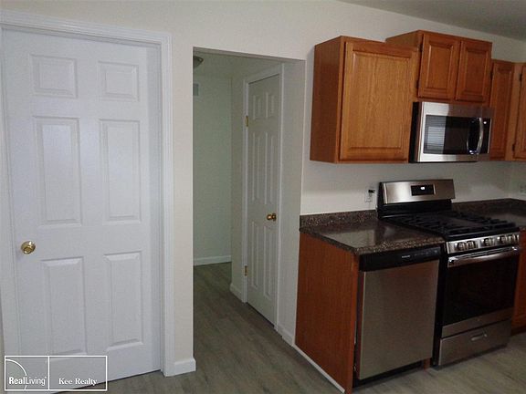 5th image of 17646 Tennyson St
